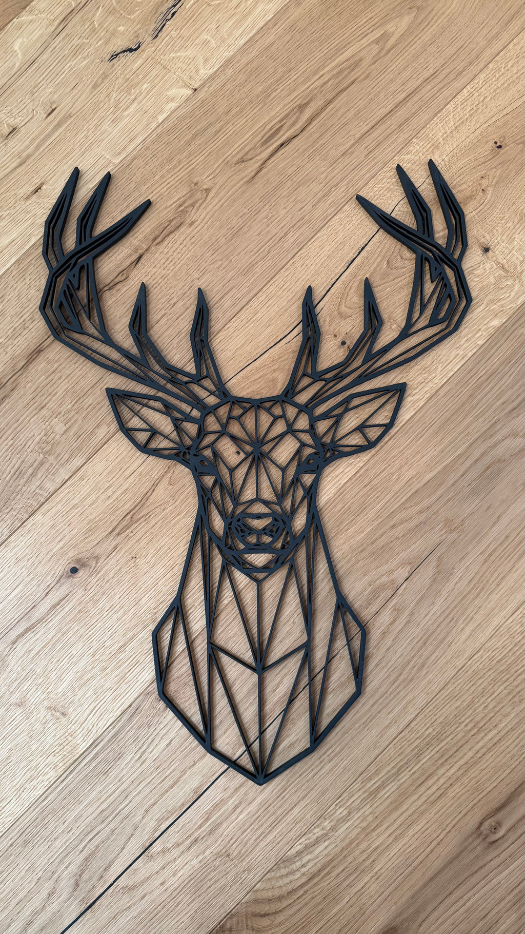 Hirsch Wanddeko schwarz aus Holz – geometrisches Wandbild Hirschkopf modern 60 × 40 cm